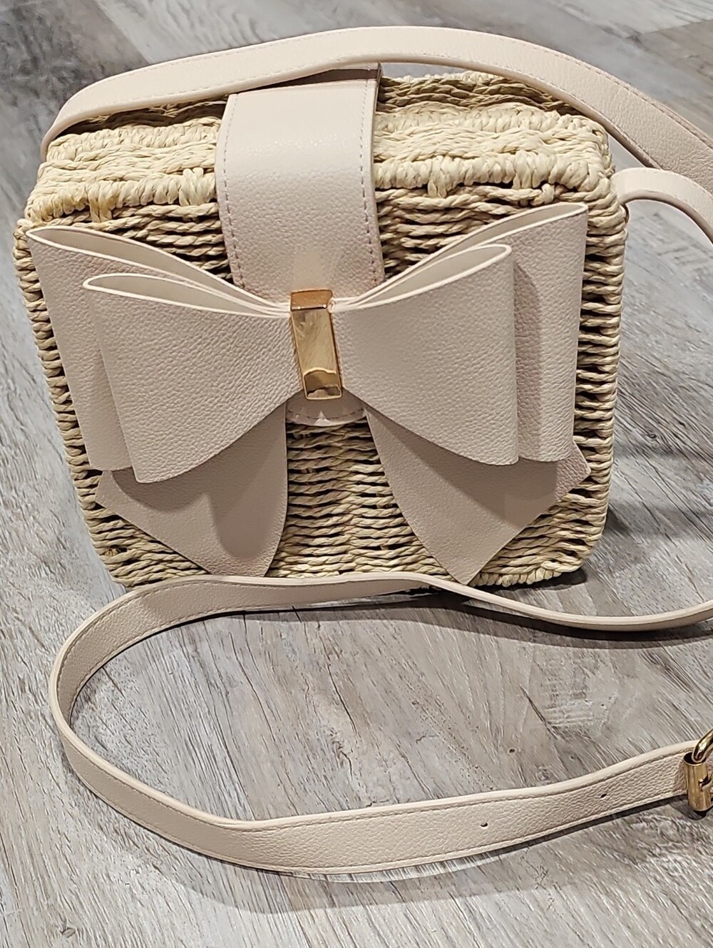 Like Dreams Cream Woven Crossbody Bag with Bow Accent NWOT - Picture 3 of 9
